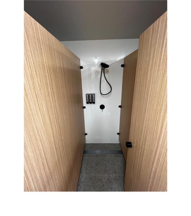 Capsuleaccom Hostel Гоулд Коуст Екстериор снимка