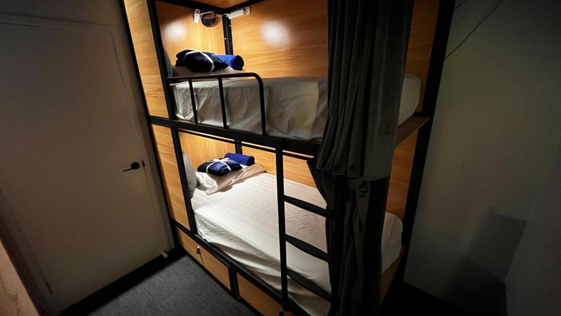 Capsuleaccom Hostel Гоулд Коуст Екстериор снимка